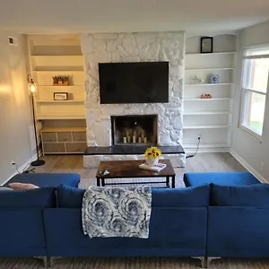 Cheerful 3 Bedroom Townhouse In Central Apartment